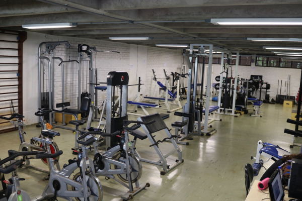Lab de Treinamento de força (academia de musculação da FEFD).JPG